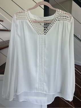 White House Black Market White Crochet Yoke V-Neck Long-Sleeve Blouse